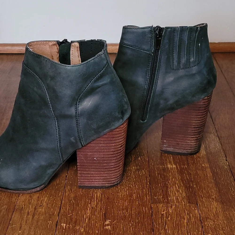 Jeffrey Campbell Chelsea Boot - Picture 3 of 4